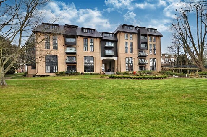 2 Bedroom Apartment For Sale In The Causeway, Great Baddow, Chelmsford, CM2