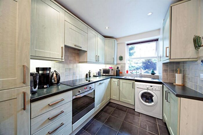 2 Bedroom Flat To Rent In Milk Yard, London, E1W