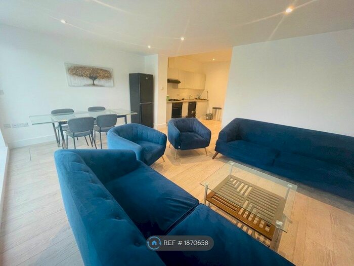 5 Bedroom Flat To Rent In Mitcham Road, London, SW17