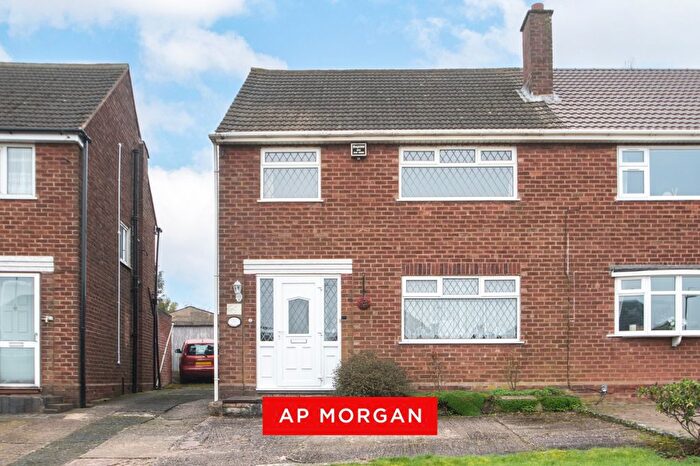 3 Bedroom Semi Detached House For Sale In Nuthurst Road, Birmingham, West Midlands, B31