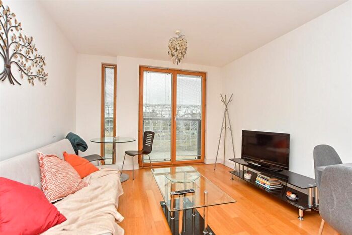 2 Bedroom Flat For Sale In Dock Head Road, Chatham, Kent, ME4