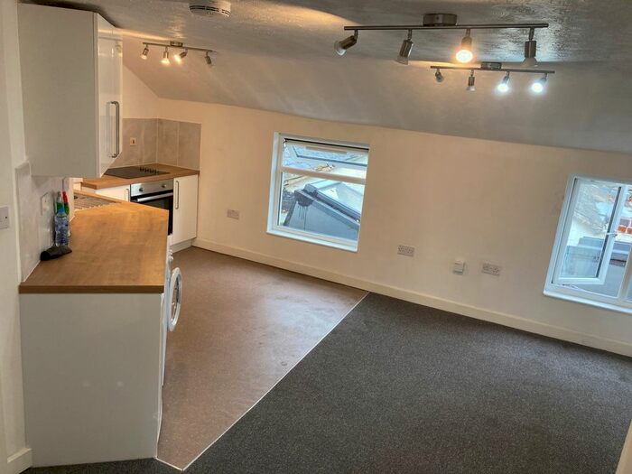 1 Bedroom Flat To Rent In Bromham Road, Bedford, MK40