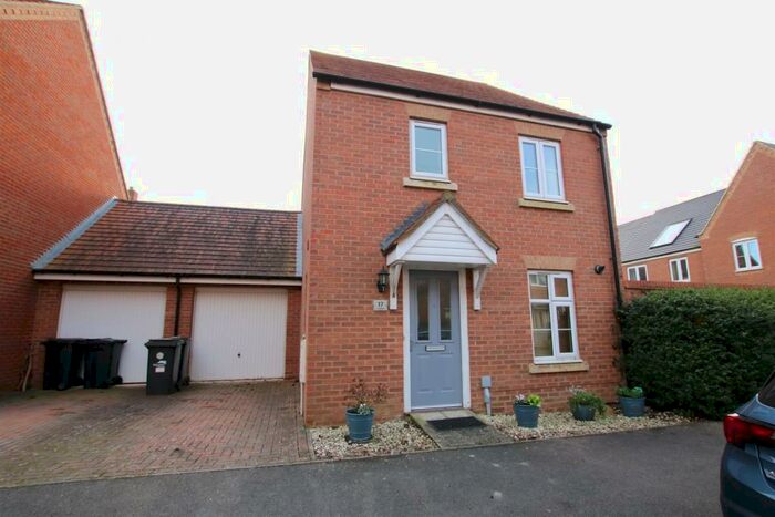 3 Bedroom Link Detached House To Rent In Lundy Walk, Hailsham, BN27