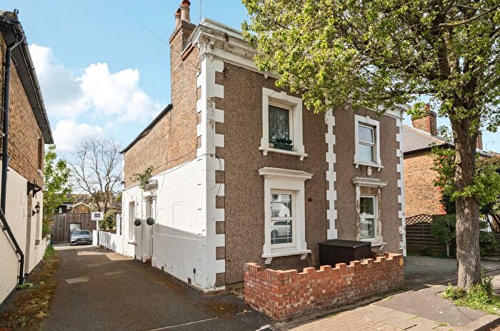 1 Bedroom Maisonette For Sale In Palace Road, Bromley, Kent, BR1