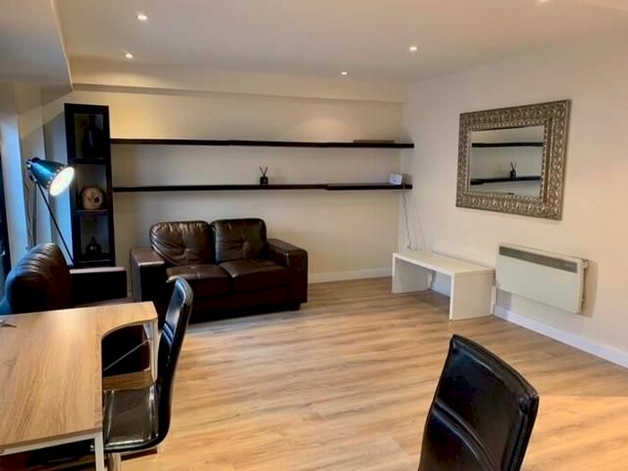 2 Bedroom Flat To Rent In York Place, Leeds, West Yorkshire, LS1