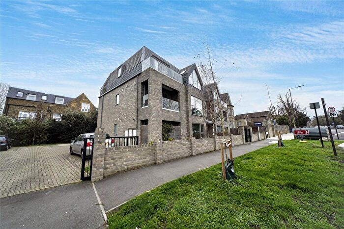 3 Bedroom Flat For Sale In Palace Road, London, SW2