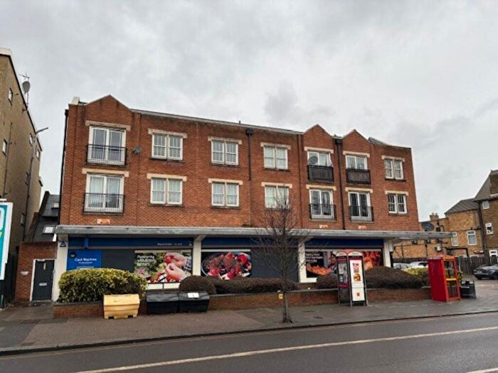 Flat For Sale In High Road, Wood Green, N22