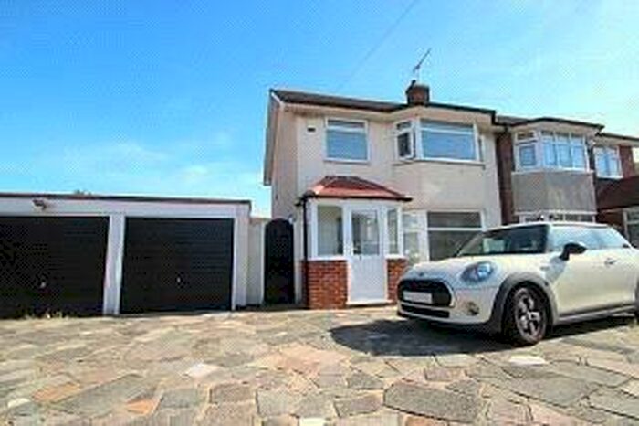 3 Bedroom End Of Terrace House To Rent In Hayes Drive, Rainham, RM13