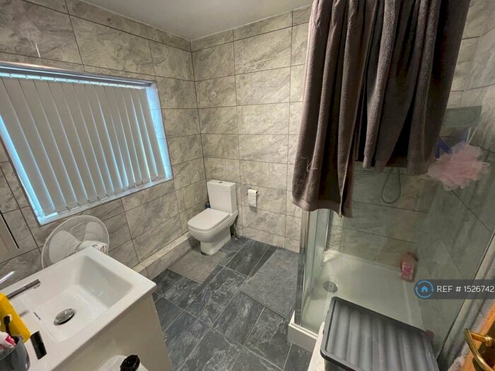 6 Bedroom End Of Terrace House To Rent In Clent Road, Reading, RG2