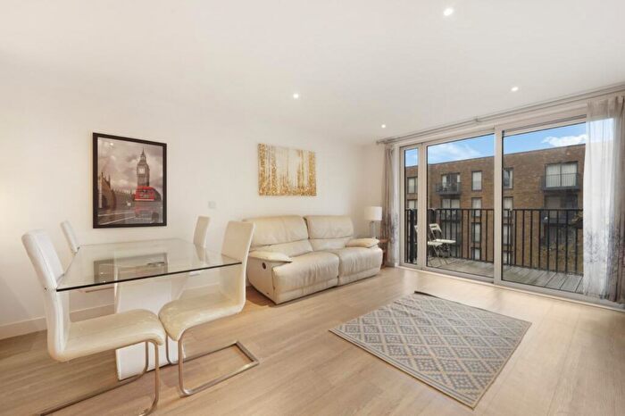 3 Bedroom Flat For Sale In Whiting Way, London, SE16