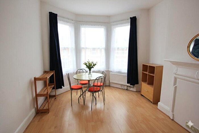 1 Bedroom Apartment To Rent In Northcott Avenue, Wood Green, London, N22