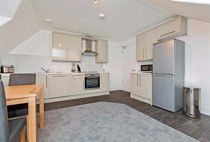 3 Bedroom Flat To Rent In Perth Road, West End, Dundee, DD2