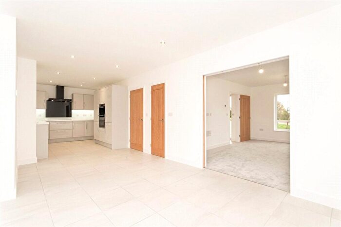 4 Bedroom Detached House For Sale In Brooke Meadow Way, Poringland, Norfolk, NR14