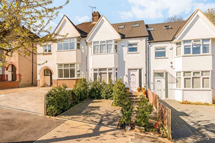 5 Bedroom Semi Detached House To Rent In Hillside, London, NW9