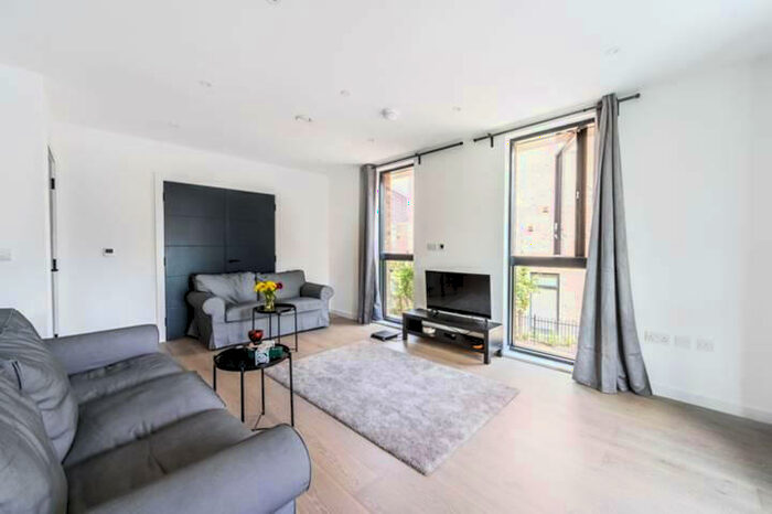 3 Bedroom Flat To Rent In Kilburn Park Road, London, NW6