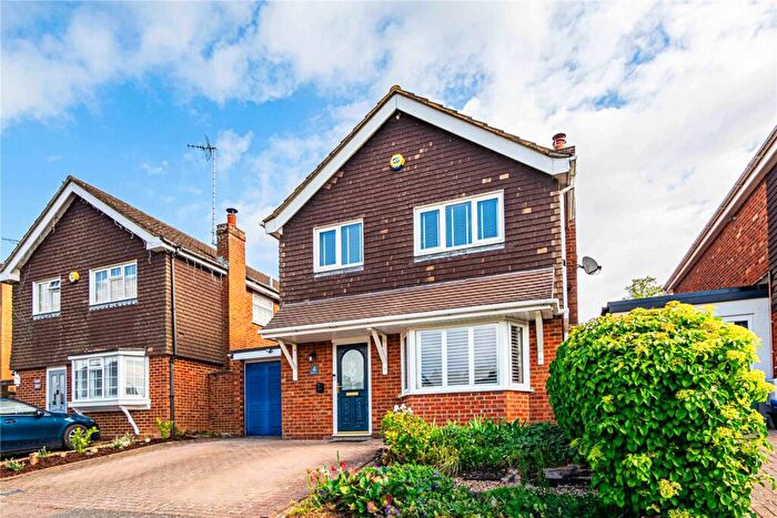 4 Bedroom Detached House For Sale In Church Green, Totternhoe, Central Bedfordshire, LU6