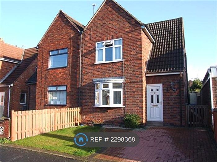 3 Bedroom Semi-Detached House To Rent In Hill Rise, Leicester, LE4