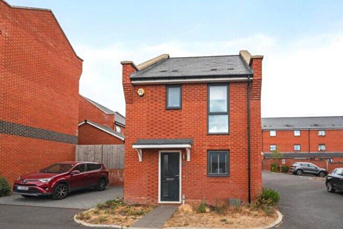 3 Bedroom Detached House For Sale In Nightingale Way, Reading, Berkshire, RG30