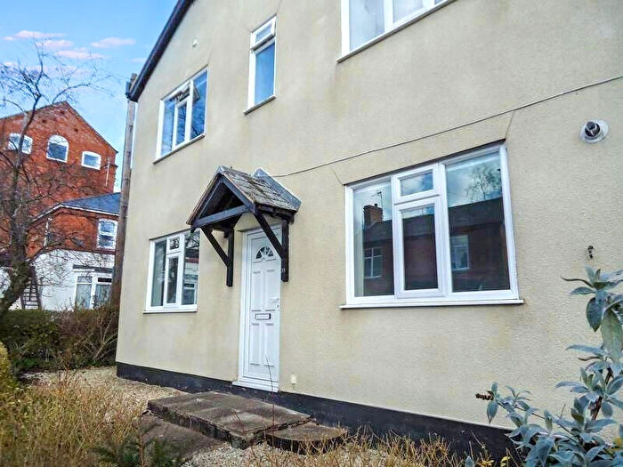 3 Bedroom Flat For Sale In Carlyle Road, Bromsgrove, Worcestershire, B60