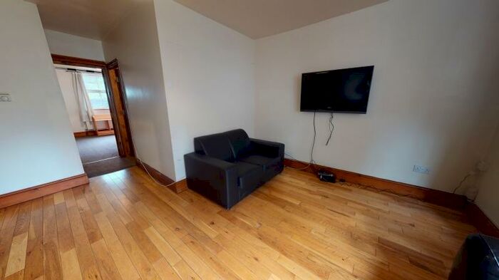 2 Bedroom Flat To Rent In Kensington Terrace, Hyde Park, Leeds, LS6