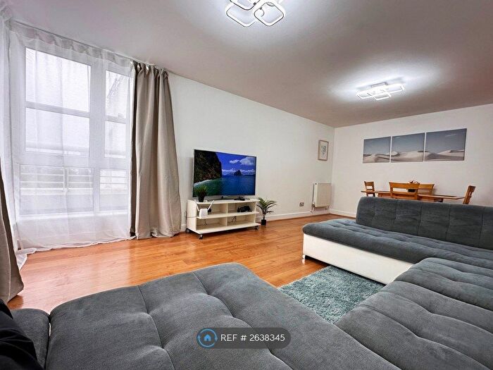 1 Bedroom Flat To Rent In Barrier Point Road, London, E16