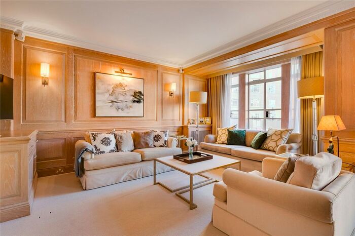 2 Bedroom Flat To Rent In Cadogan Place, Knightsbridge, SW1X