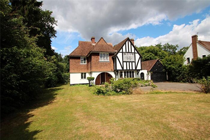 4 Bedroom Detached House For Sale In Adelaide Road, Walton On Thames, Surrey, KT12