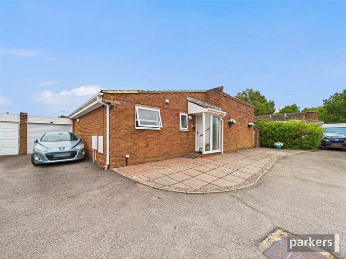 2 Bedroom Bungalow For Sale In Hurst Park Road, Twyford, Reading, Berkshire, RG10
