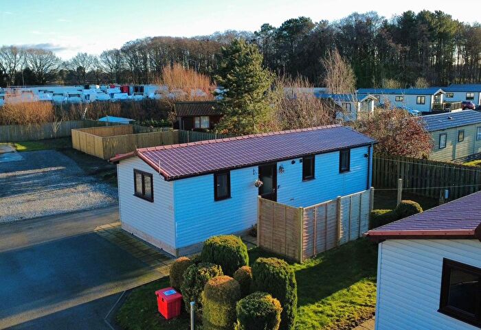 2 Bedroom Park Home For Sale In Hull Road, Wilberfoss, YO41