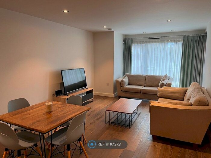 2 Bedroom Flat To Rent In Macaulay Road, London, SW4