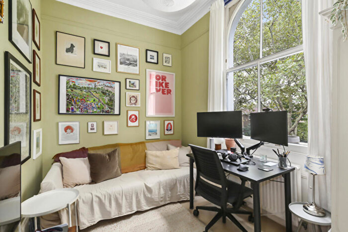 2 Bedroom Apartment To Rent In Highbury New Park, London, N5