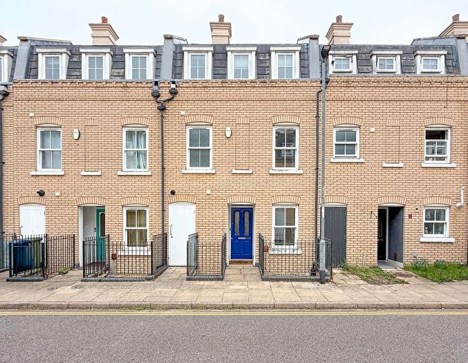3 Bedroom Town House To Rent In St. Matthew's Gardens, Cambridge, CB1