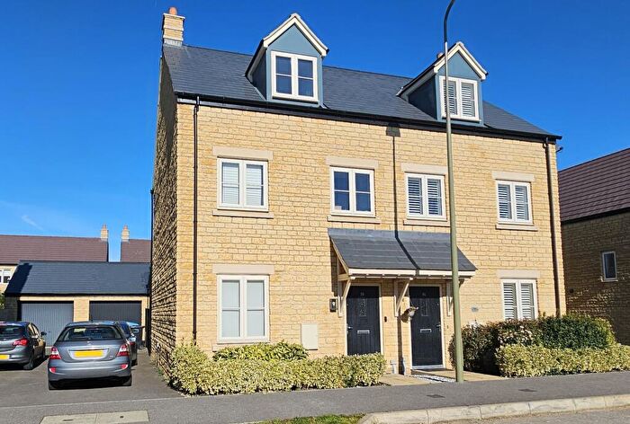 3 Bedroom Semi-Detached House For Sale In Centenary Way, Oxfordshire, Witney, OX29