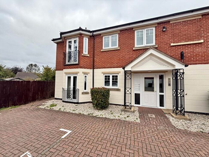 2 Bedroom Flat For Sale In Western Avenue, Bracebridge Heath, LN4