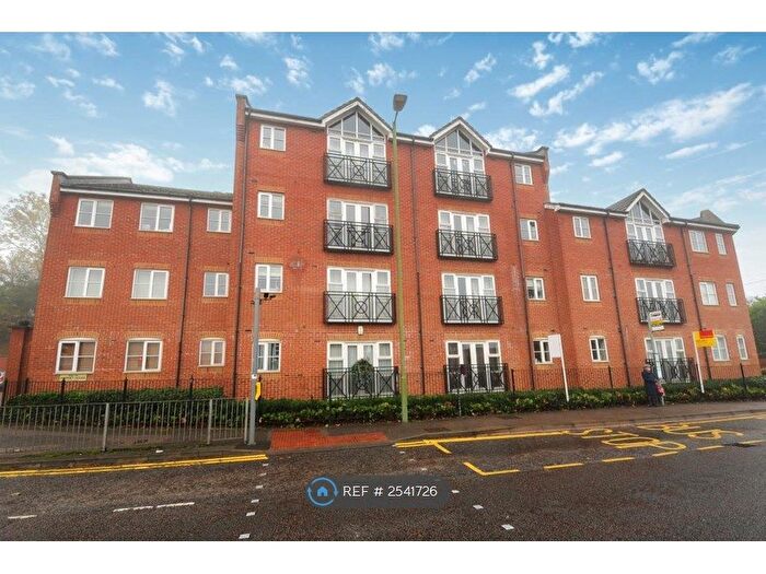 3 Bedroom Flat To Rent In Harriet House, Hemel Hempstead, HP3