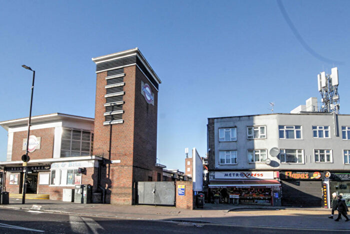 2 Bedroom Flat To Rent In Brownlow Road, N11