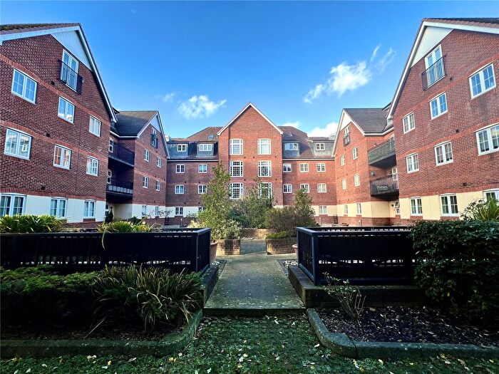 2 Bedroom Flat To Rent In London Road, Camberley, Surrey, GU15