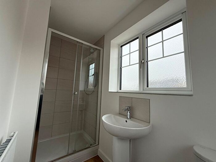 4 Bedroom Semi Detached House To Rent In Bennerly View, Nottingham, NG16