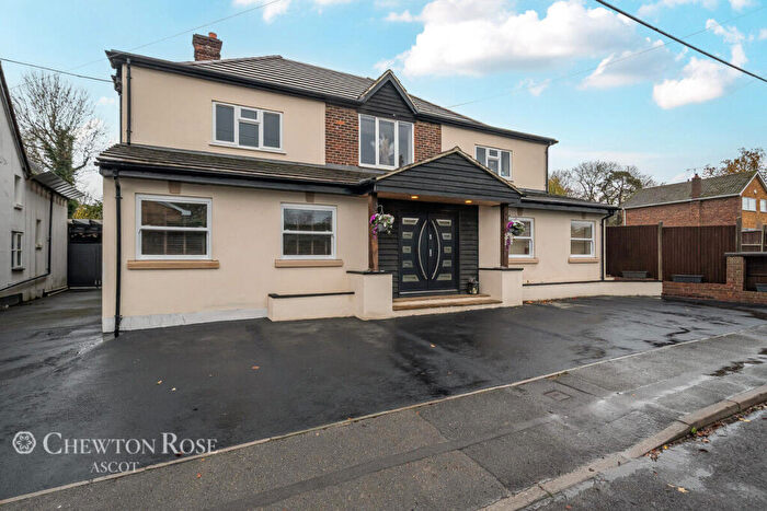 4 Bedroom Country House For Sale In Beehive Road, Bracknell, RG12