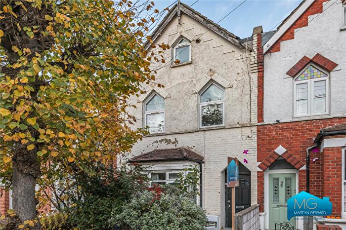 2 Bedroom Apartment To Rent In Glenthorne Road, Friern Barnet, London, N11