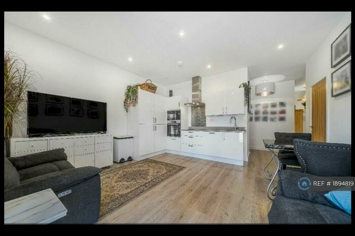 2 Bedroom Flat To Rent In Ash Tree Apartments, Leeds, LS9