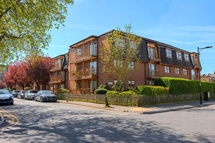 1 Bedroom Property For Sale In Porchester Court, Chalkwell Park Drive, Leigh-On-Sea, SS9