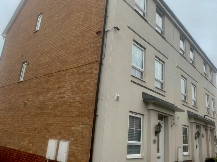 4 Bedroom Semi-Detached House To Rent In Centenary Lane, Wednesbury, WS10