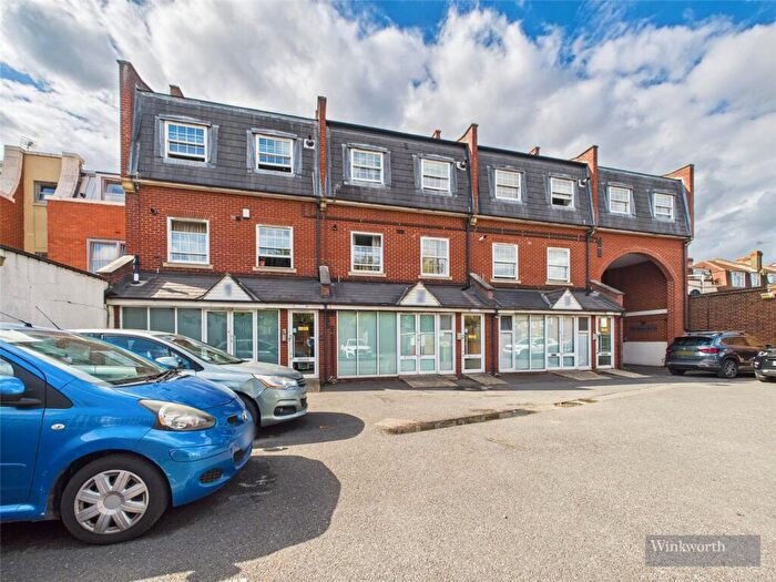 1 Bedroom Apartment For Sale In Barnsbury Lane, Surbiton, KT5