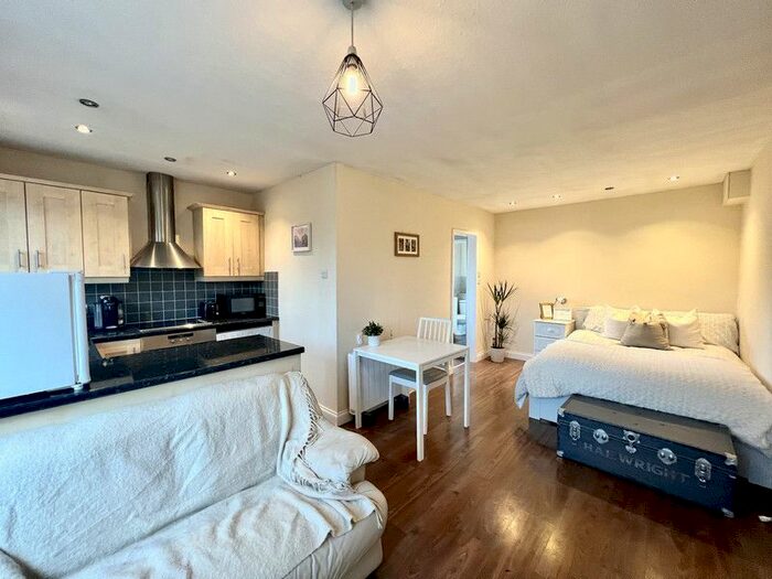 1 Bedroom Flat To Rent In Leighton Avenue, Loughborough, LE11