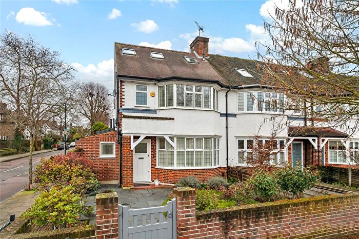4 Bedroom End Of Terrace House For Sale In Stanmore Gardens, Richmond, TW9