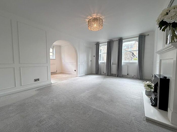 2 Bedroom Flat For Sale In Trafalgar Road, Harrogate, HG1