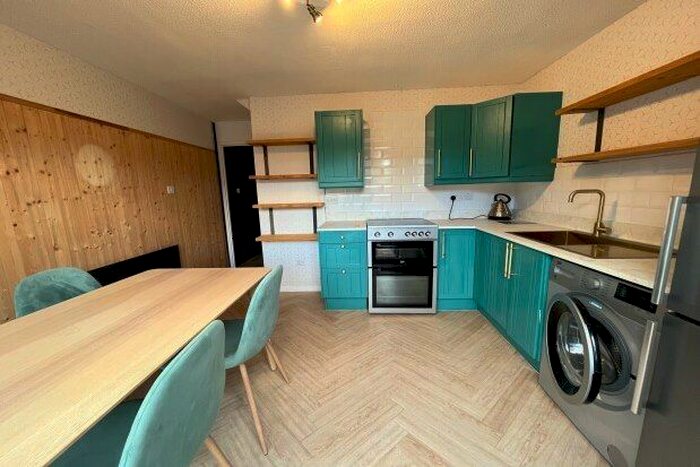 2 Bedroom Property To Rent In Langdale Grove, Nottingham, NG13