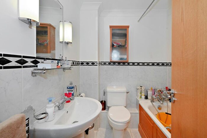 2 Bedroom Apartment For Sale In Wapping High Street, Capital Wharf, E1W