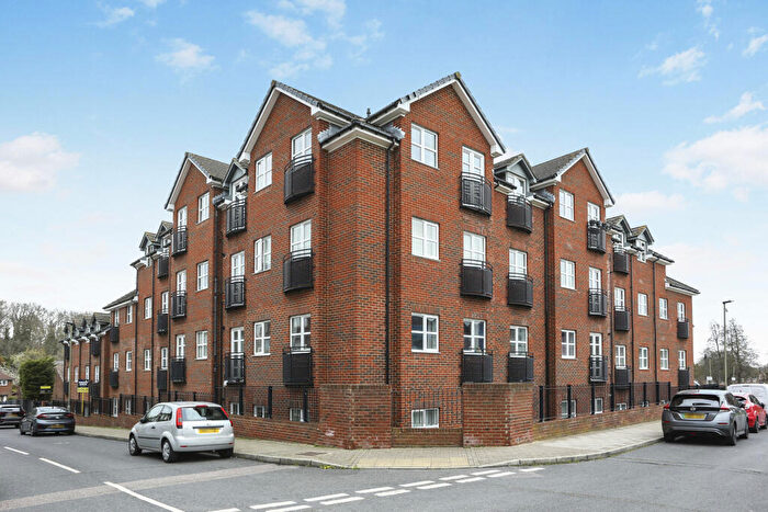 2 Bedroom Flat To Rent In Ranmore Path, Orpington, BR5